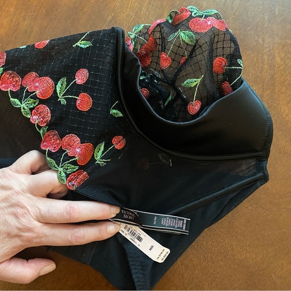 New Victoria’s Secret Cherry Black Long Line Bustier Bra 36DD NWT Whimsigoth Top - Picture 9 of 9